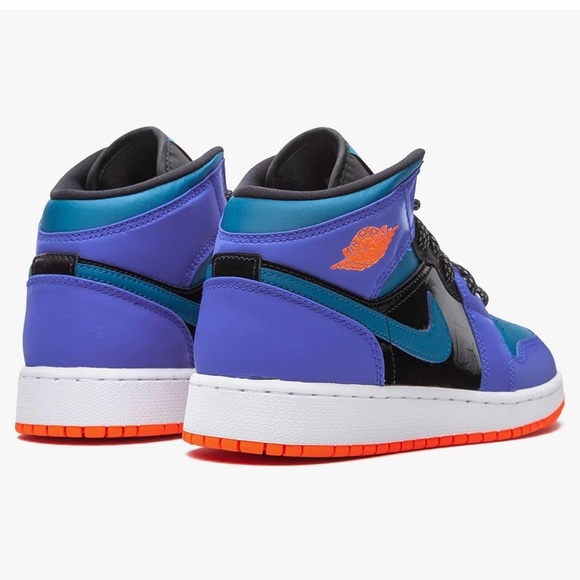 Nike Air Jordan Retro 1 Hightop Varsity; Maize/Solar Orange - Picture 3 of 10